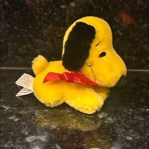 Peanuts Snoopy mini plush vintage yellow. 1968